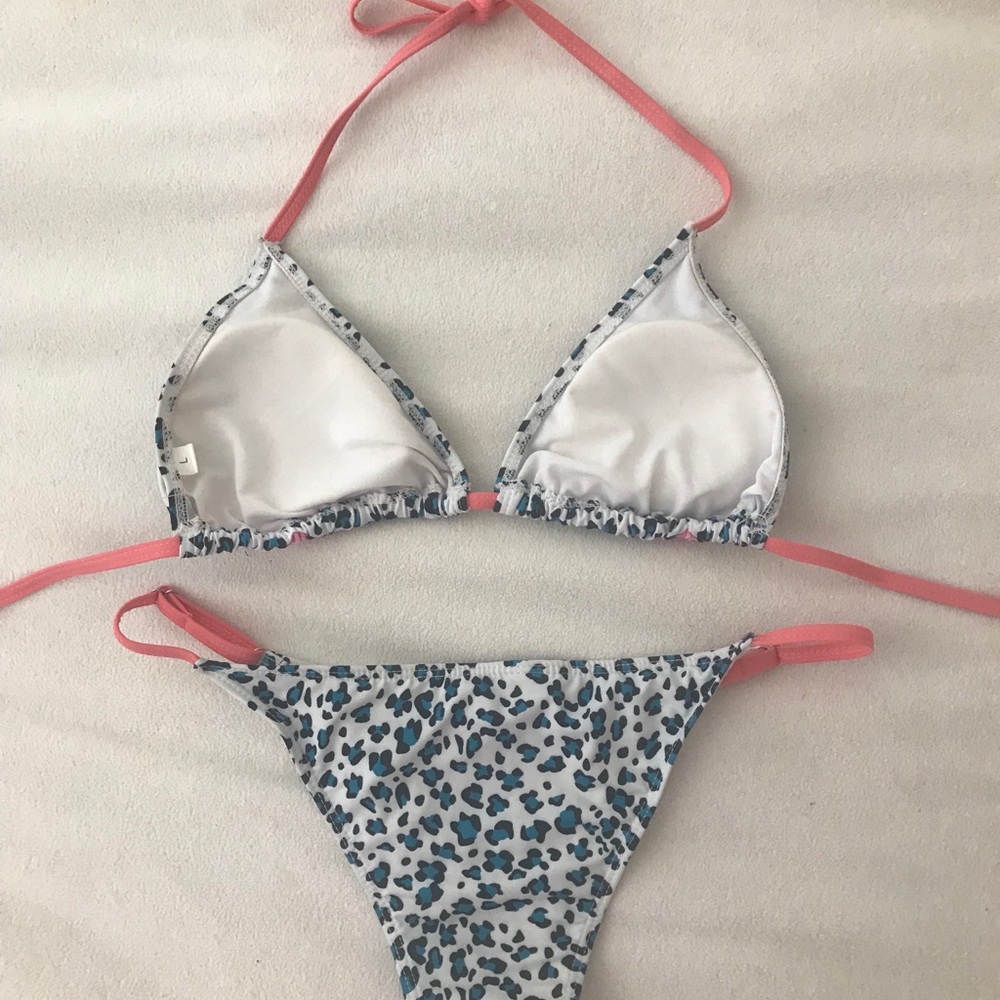 Bikini - Picture 2 of 2